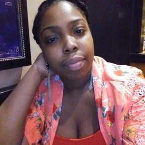 Meet your Posher, Kenisha